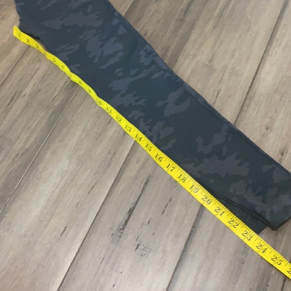 Spanx Look At Me Now Black Camo Seamless Crop Leggings - Picture 11 of 11